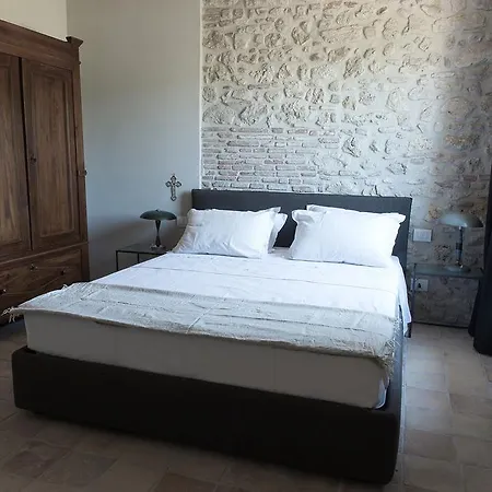 Relais Casale Valigi نارني
