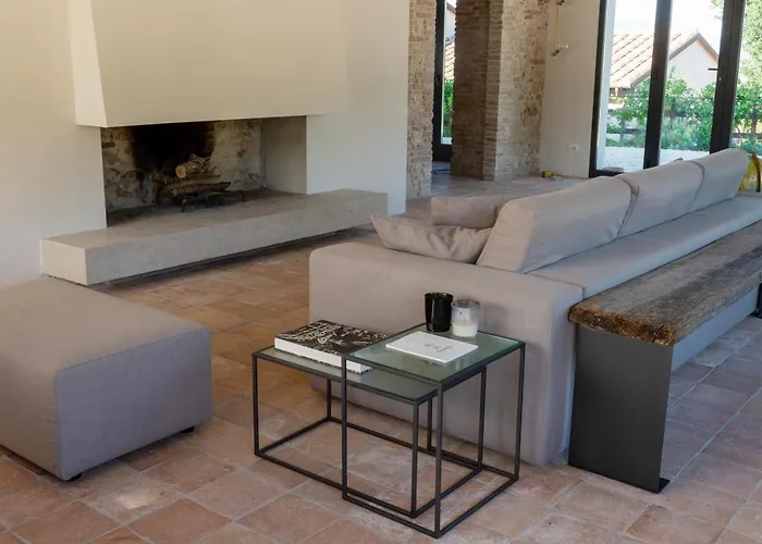 Relais Casale Valigi نارني