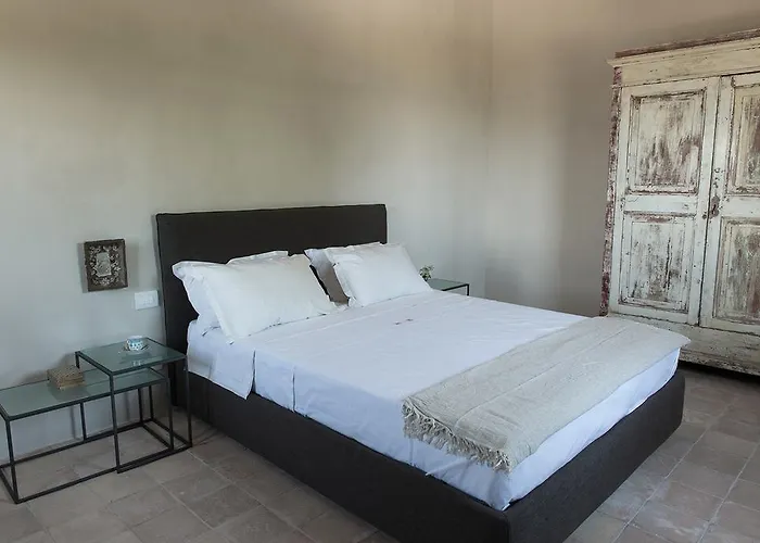 Relais Casale Valigi نارني