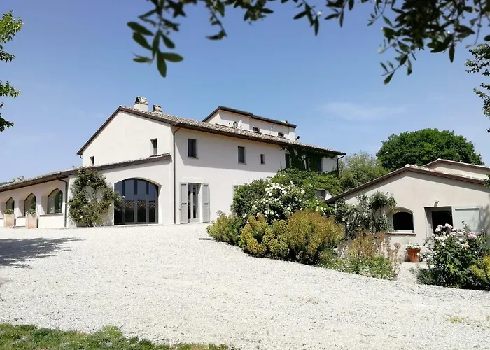 مزرعة للإقامة Relais Casale Valigi نارني